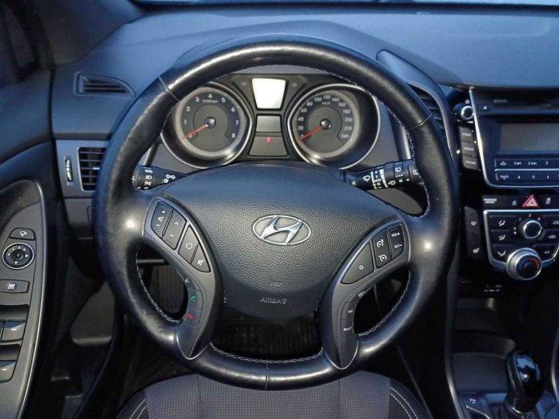 Hyundai i30 GDI 1.6 PASSION BLUE KLIMA PDC SITZHEIZUNG